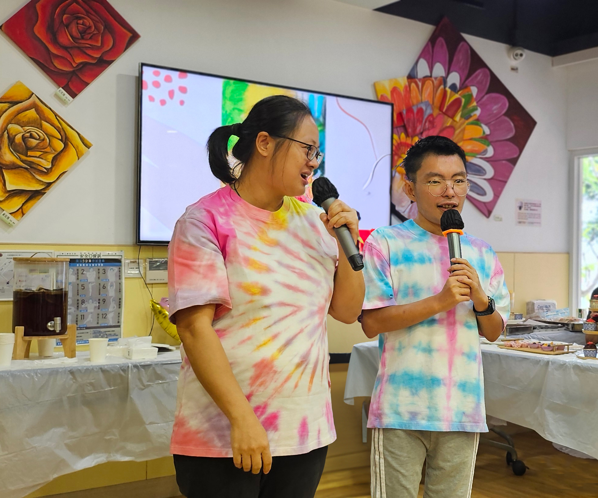 Two members of the think tank are holding microphones, serving as hosts for the "I Want to Be the Boss" opening ceremony.